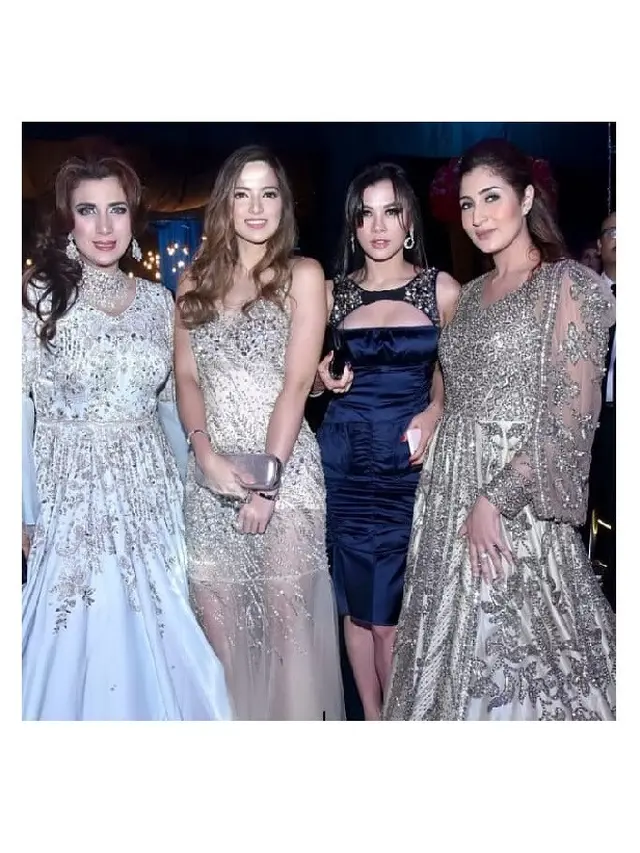 Enggak Kalah Cetar, Ini 6 Gaya Glamor Hana Shabab Ibu Tania Nadira