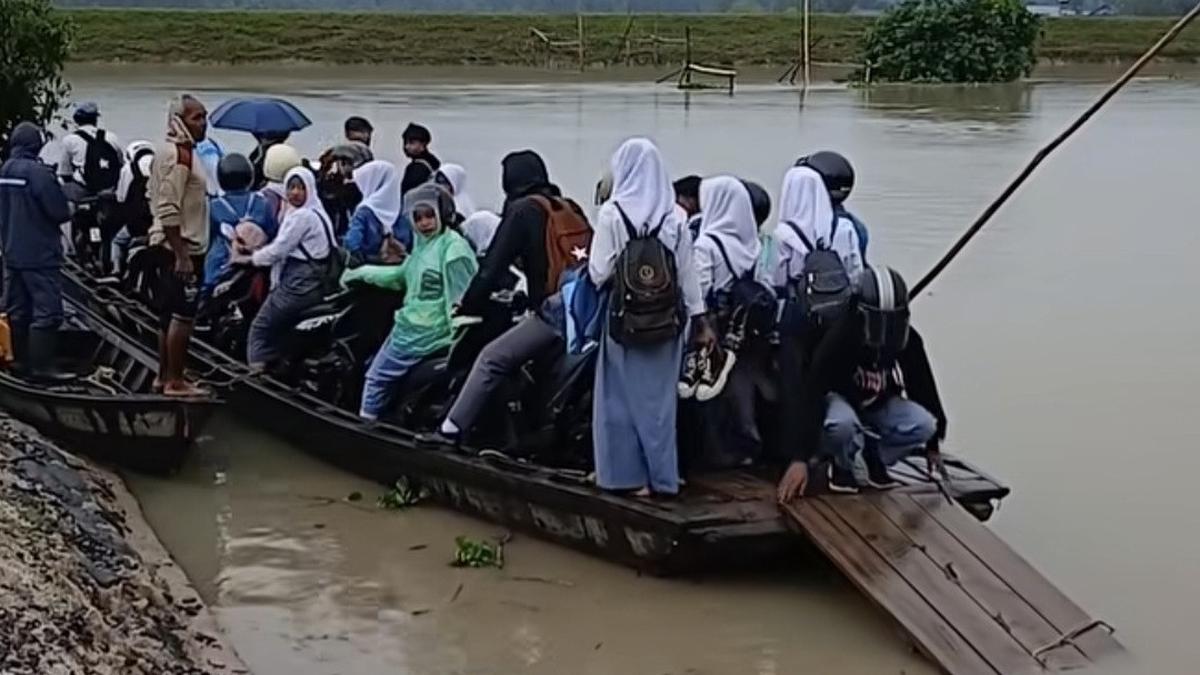 Pergi Sekolah Bertaruh Nyawa: Potret Miris Pelajar di Desa Kali Pasir Lampung