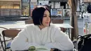 Selain itu sosok Agnez Mo yang kini memiliki gaya rambut bob terlihat semakin fresh dan menawan. Pasalnya belum lama ini gaya rambutnya diubah menjadi pendek yang menuai banyak pujian dari penggemarnya. Sosoknya menjadi tampak semakin muda. (Liputan6.com/IG/@agnezmo)
