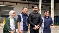Paragon gandeng Nouman Ali Khan, upaya seimbangkan pekerjaan dan ibadah di tengah kesibukan, saat kunjungan di PT Paragon Technology and Innovation Jatake 6 di Tangerang pada Jumat, 22 November 2024. (dok Liputan6.com/Maheza Nurmiagita)