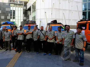 Peserta Indonesia Off Road Expedition-Java 2015 saat foto bersama di Epicentrum, Kuningan, Jakarta, Jumat (6/2/2015). (Liputan6.com/Johan Tallo)