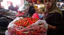 Cabai rawit dijual di Pasar Kebayoran, Jakarta, Selasa (7/3/2023). Harga cabai rawit merah di DKI Jakarta terpantau naik sudah menembus Rp 100 ribu per kilogram. (Liputan6.com/Angga Yuniar)