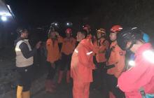 Longsor di Curug Cileat Subang, 2 Wisatawan Asal Cikampek dan Kawarang Hilang Diduga Tertimbun
