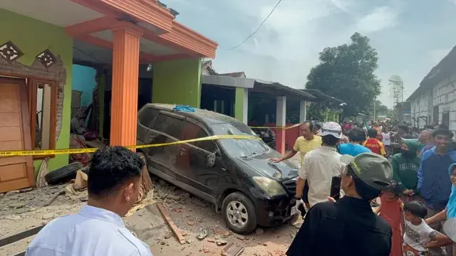 Rumah Polisi di Mojokerto Meledak pada Senin (13/1/2025)