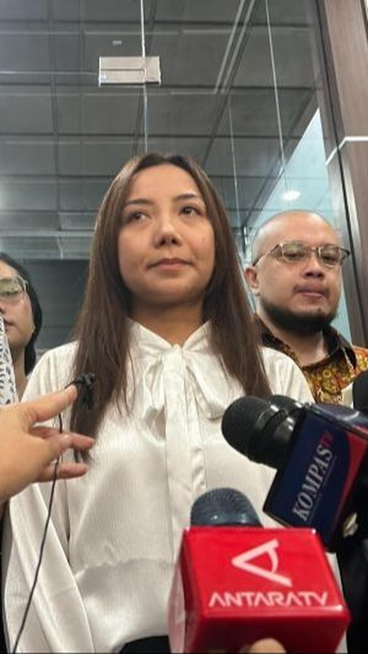 Korban mengaku Hasyim Asyari sempat menjanjikan menikah. Janji dan pernyataan Hasyim Asyari itu bahkan ditandatangani sendiri di atas kertas dan bermaterai.<br>
