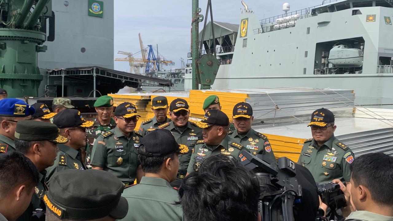Perkuat Penanganan Bencana, TNI AD Lepas Kapal Keenam Menuju Wilayah Terdampak di Sumatra