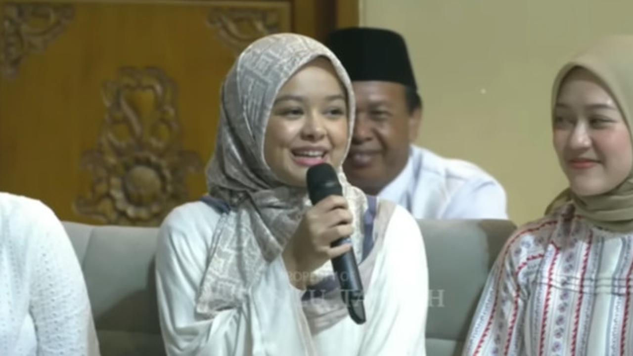 "Assalamualaikum," ucapnya.