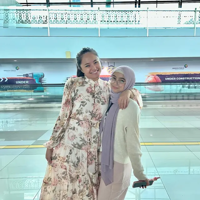 7 Potret Kebersamaan Marshanda dan Sienna Nonton Konser Taylor Swift di Singapura