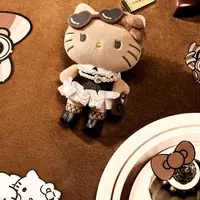 Liburangan hangat dengan segelas Cocoa Oolong Milk Tea yang Hangat dan Pesona Ceria Hello Kitty. Dok. CHAGEE