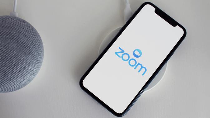 Aplikasi Zoom di Smartphone. Kredit: antonbe via Pixabay