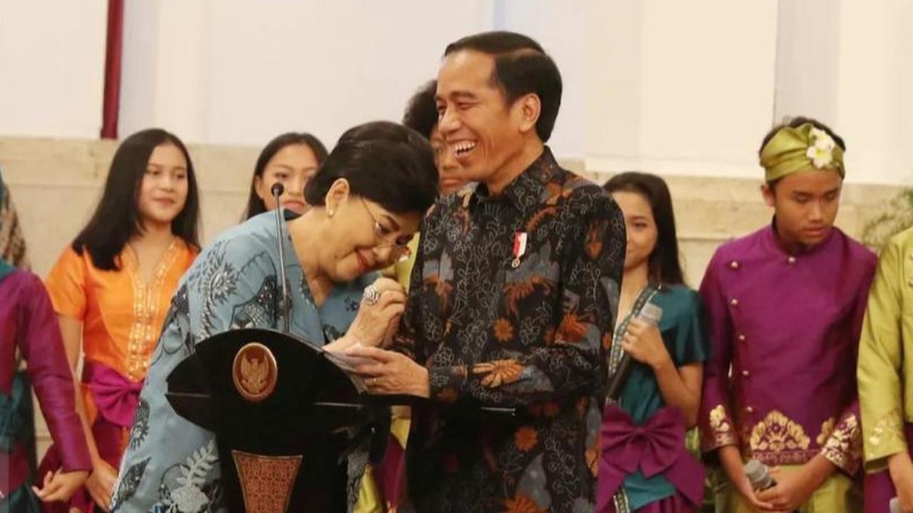 VIDEO: Jokowi Kenang Momen Bareng Titiek Puspa, Presiden 'Disuruh-suruh' Acara di Istana