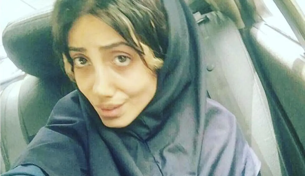 Dalam sebuah video yang ia unggah, Sahar memperlihatkan dirinya yang memakai brand kosmetik Kylie Jenner. (pintaram)