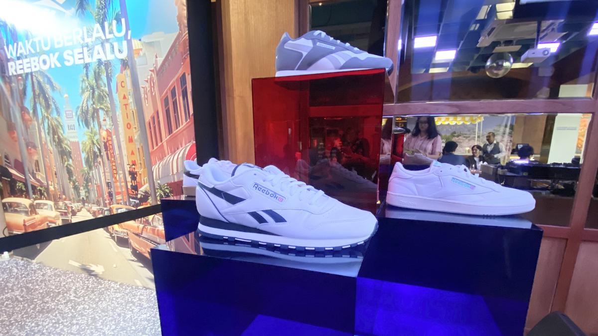 Punya Model Sepatu Timeless, Reebok Gandeng Winky Wiryawan untuk Kampanye Waktu Berlalu, Reebok Selalu