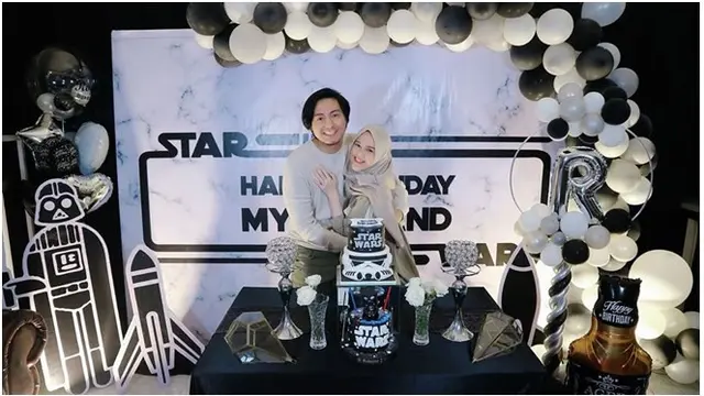 Roger Danuarta Ulang Tahun ke-38, Ini 7 Momen Kejutan Romantis dari Cut Meyriska