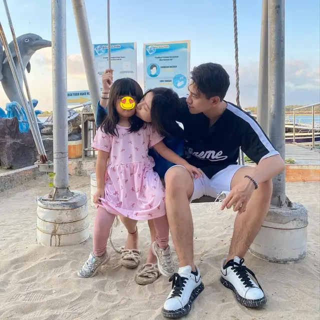 6 Potret Kedekatan Shannon Wong dengan Vania Athabina, Bak Adik Kandung