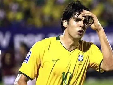 Bintang Timnas Brasil Kaka ketika berlaga di partai kualifikasi Piala Dunia kontra Venezuela di Pedro Pedrossian stadium, Campo Grande, 14 Oktober 2009. AFP PHOTO/Nelson ALMEIDA