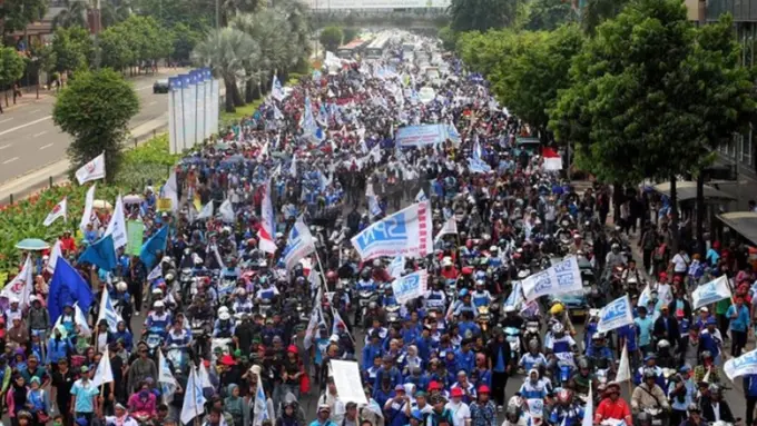 7 Hal yang Gak Boleh Dilakukan Saat Ikut Demo Buruh