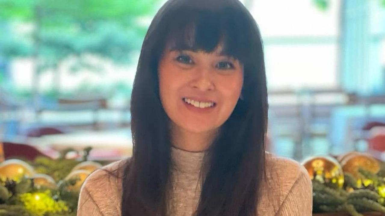 Sejumlah rekan-rekan sesama artis seperti Dimas Beck, Happy Salma, Michelle Ziu, hingga Tora Sudiro juga memuji look barunya ini.