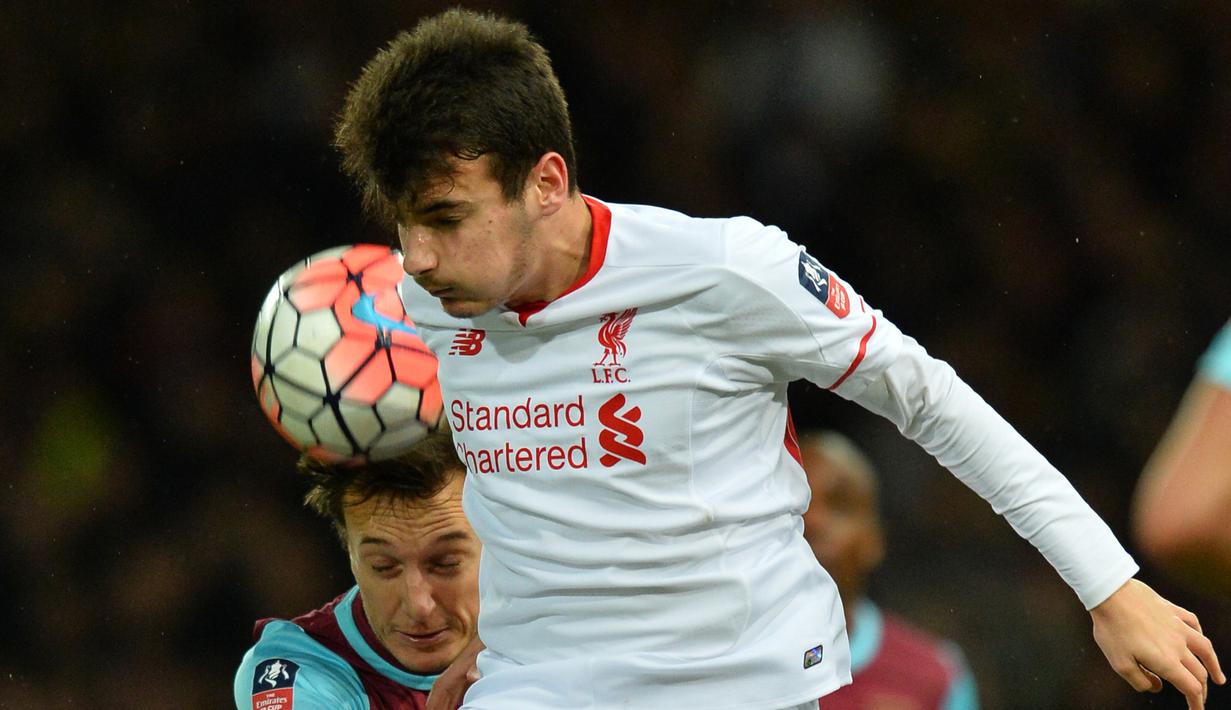 Liverpool hendak melepas gelandang asal Spanyol, Pedro Chirivella dengan kisaran harga 5 juta pound, dan dua klub Championship Nottingham Forest dan Swansea City berminat mnggunakan jasa Pedro. (AFP/Glyn Kirk)