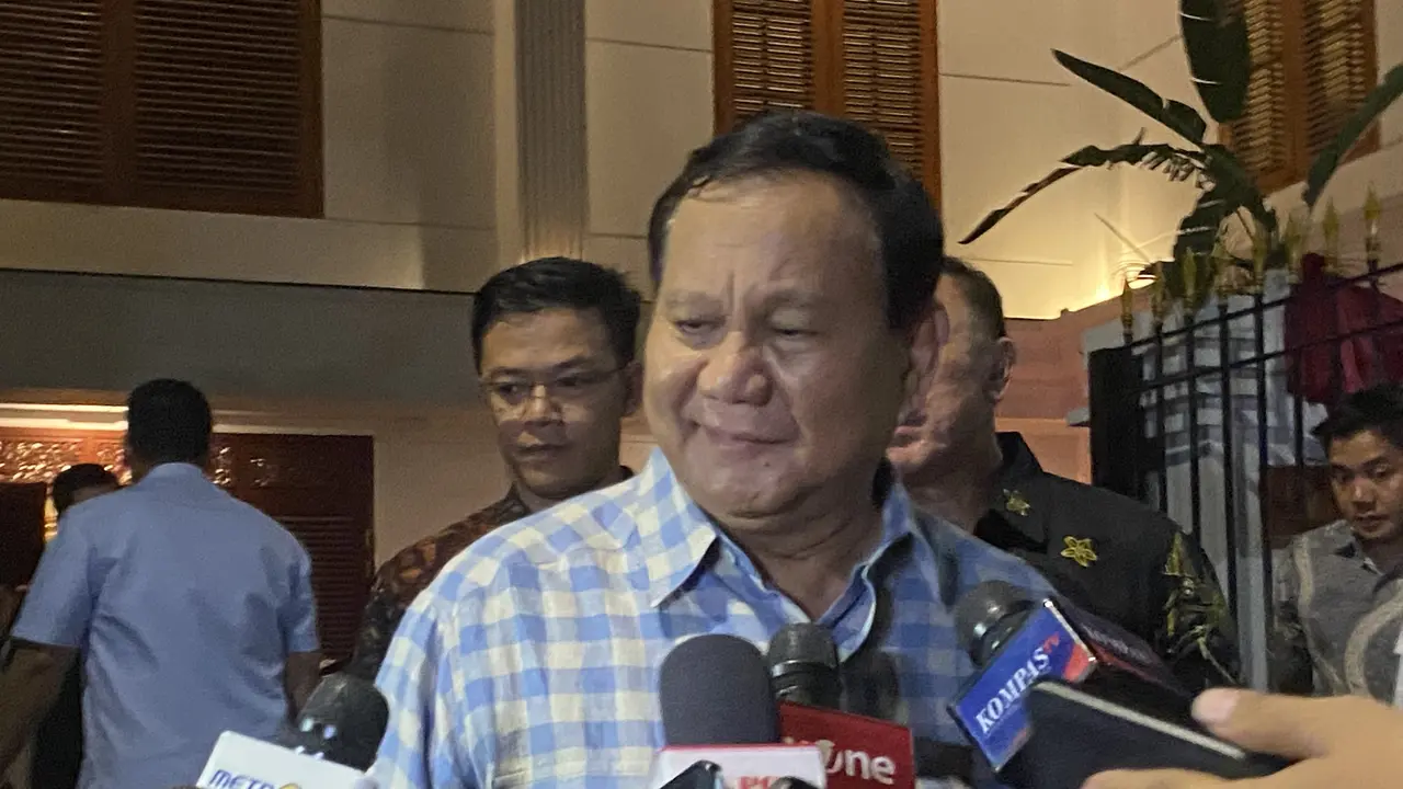Ketua Umum Partai Gerindra Prabowo Subianto saat ditemui wartawan di Kediamannya, Kertanegara Nomor IV, Jakarta Selatan, Selasa (17/10/2023).