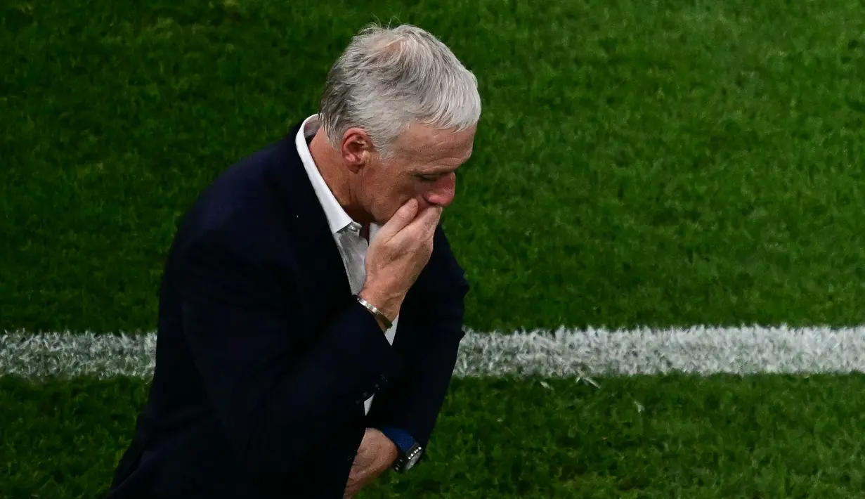 Reaksi pelatih Prancis Didier Deschamps pada laga semifinal Euro 2024 menghadapi panyol di Allianz Arena, Munchen pada Rabu (10/7/2024) dini hari WIB. (Tobias SCHWARZ / AFP)