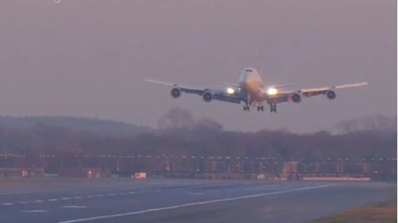 Video Detik-detik Pesawat Virgin Atlantic Mendarat Darurat