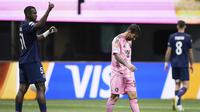 Ekspresi Lionel Messi dalam laga PSG vs Inter Miami di babak 16 besar Piala Dunia Antarklub 2025, Minggu (29/6/2025).&nbsp;(AP Photo/Brynn Anderson)