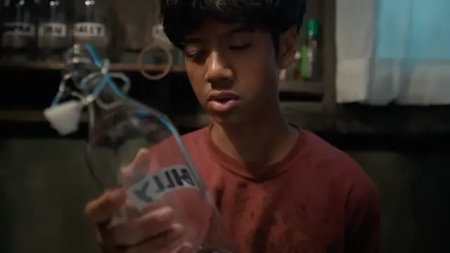 Dru Prawiro sebagai Billy dalam film Keluarga Super Irit. (Foto: Dok. Falcon Pictures)