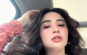 Dewi Perssik Unggah Foto Cantik, Bukan Menggoda Cuma Susah Dilupakan