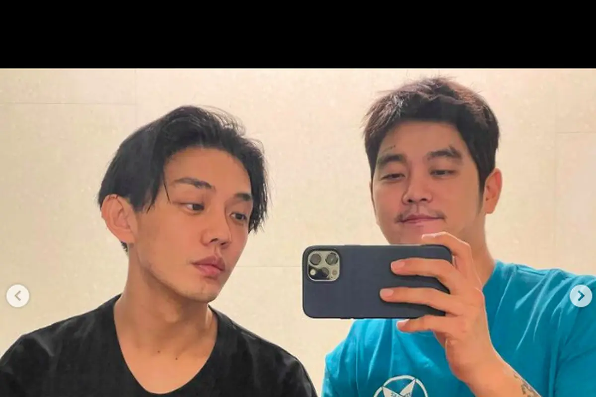 Yoo Ah In Pamer Foto Bersama pria
