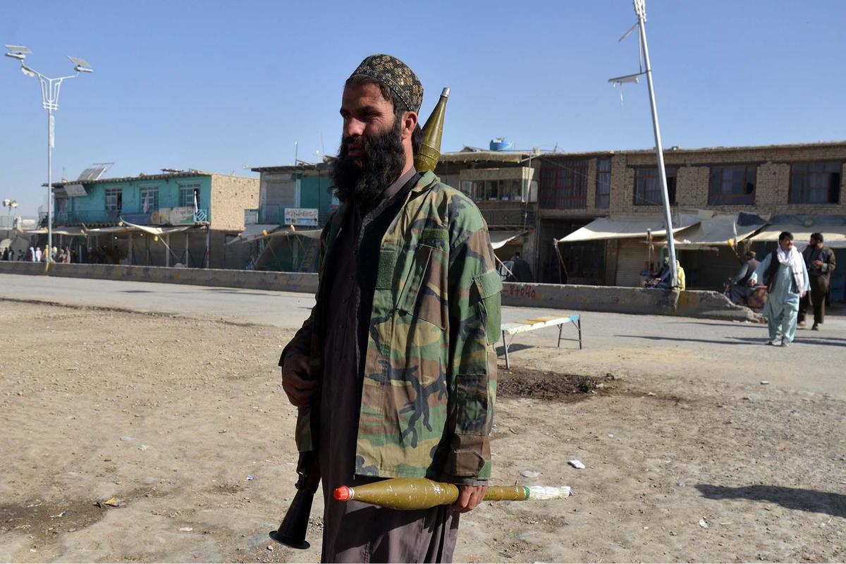 FOTO: Pasukan Taliban dan Pakistan Saling Gempur, 15 Warga Sipil Tewas