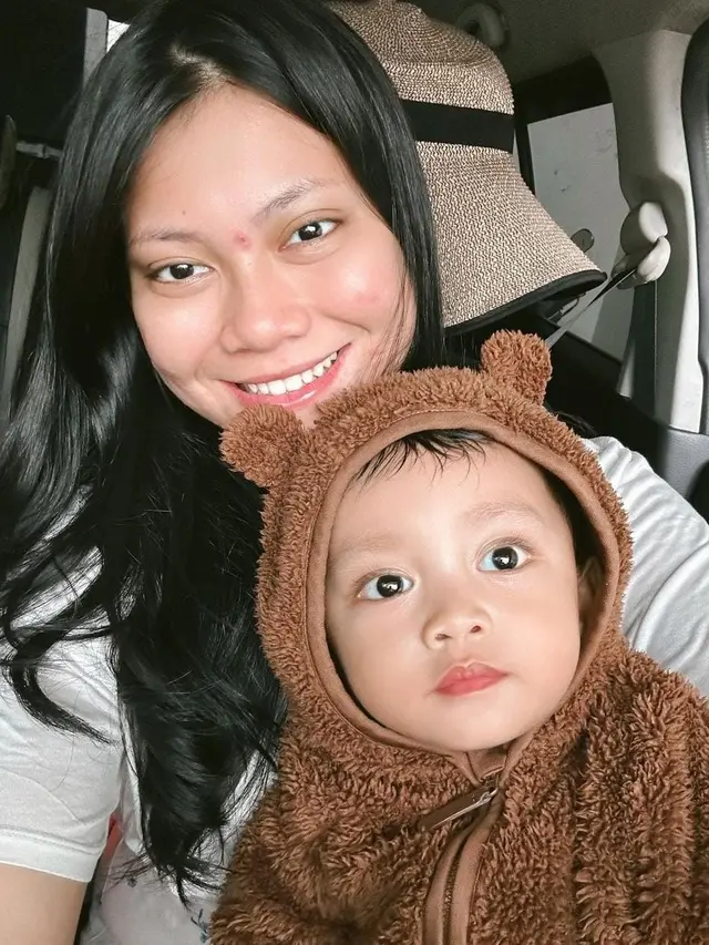 Hanum Mega saat Asuh Anak Sendiri Tanpa Suami