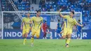 Pemain Persib Bandung, Federico Barba, melakukan selebrasi setelah mencetak gol ke gawang Arema FC pada laga pekan keenam BRI Super League 2025/2026 di Stadion Kanjuruhan, Kabupaten Malang, Senin (22/9/2025) sore WIB. (Bola.com/Iwan Setiawan)