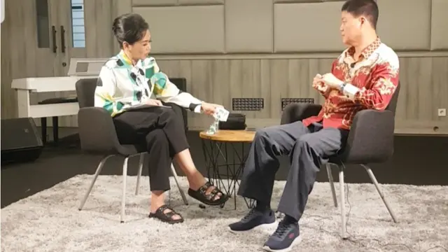 Ayu Dyah Pasha dalam Ayu Show berdiskusi tentang santan kemasan