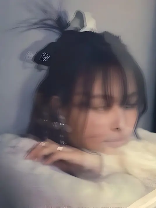 ELLE Prancis terkenal karena pengaruhnya yang besar dalam dunia mode. Dan hanya nama-bama besar yang mendapat kesempatan untuk menghiasi sampul majalah ini. [Foto: Instagram]