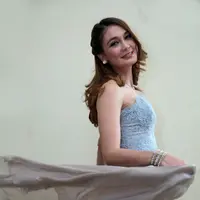 Luna Maya kini sibuk dengan clothing line barunya.