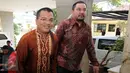 Mantan Wakil Menkumham, Denny Indrayana saat akan masuk ke dalam gedung Bareskrim Mabes Polri Jakarta, Senin (5/10/2015). Denny mengajukan beberapa nama saksi dalam kasus dugaan korupsi payment gateway di Kemenkumham. (Liputan6.com/Helmi Fithriansyah)