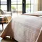 Apa Itu Bedcover? Pengertian, Fungsi, Jenis Bahan, dan Bedanya dengan Selimut