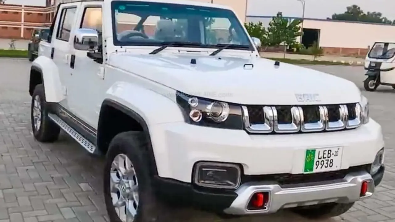Jeep Wrangler Ini Buatan Merek Cina yang Dijual di Pakistan (Carscoops)