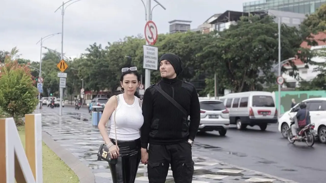 Jarang Tersorot, Intip Potret Mesra Romy Rafael dan Istri yang Kini ...
