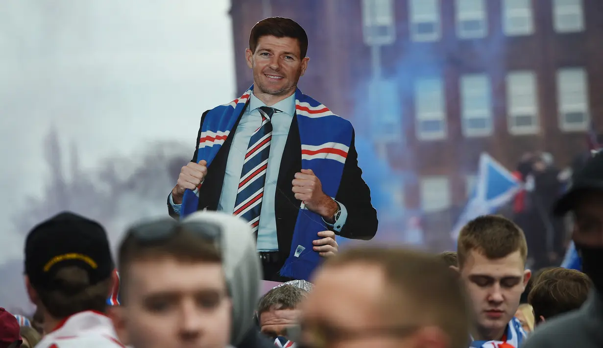 Kepastian Glasgow Rangers menjadi juara didapat pada 7 Maret 2021 saat Rangers mengalahkan St. Mirren 3-0 dan saingan mereka, Glasgow Celtic cuma bermain imbang 0-0 dengan Dundee United. Rangers mengoleksi 88 poin, sementara Celtic 68, dan mustahil terkejar dengan sisa 6 laga. (AFP/Andy Buchanan)