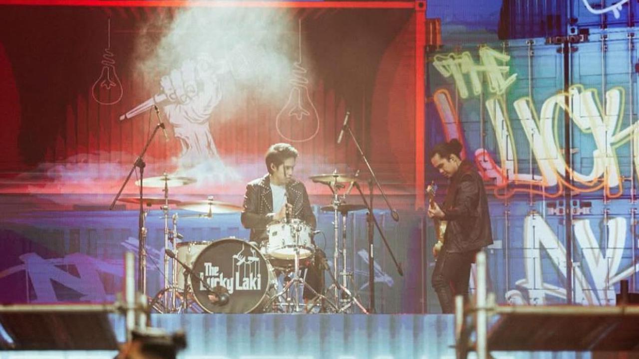 7 Potret Penampilan Al, El, dan Dul di The Lucky Laki, Siapa yang Bisa Kalahkan Karisma Mereka?