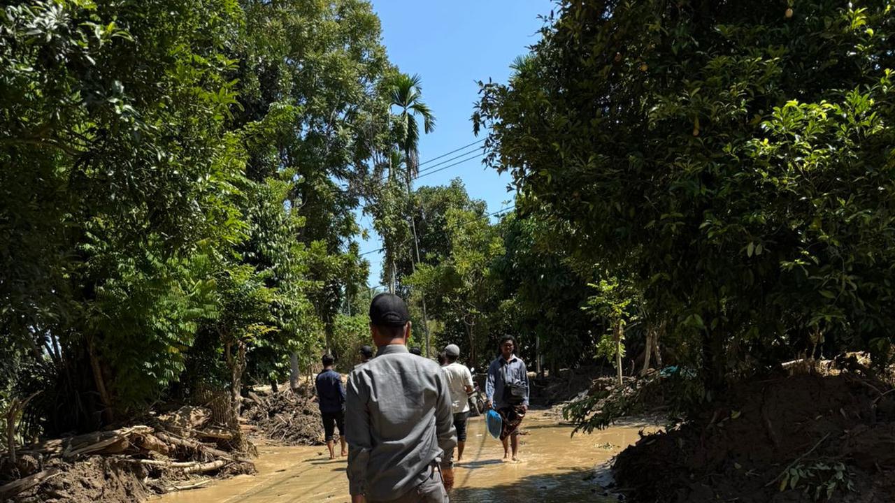 Pulihkan Jalur Komunikasi, Wamen Komdigi Keluar Masuk Sejumlah Kabupaten di Wilayah Bencana Aceh
