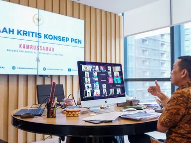 Anggota DPR RI komisi XI Kamrussamad saat diskusi virtual bersama sejumlah media pada acara Silatrahmi Lebaran di Jakarta, Jumat (29/5/2020). Kamrussamad meminta pemerintah mempertimbangkan penerapan era kenormalan baru karena masih tingginya kasus Covid-19. (Liputan6.com/HO/Bon)