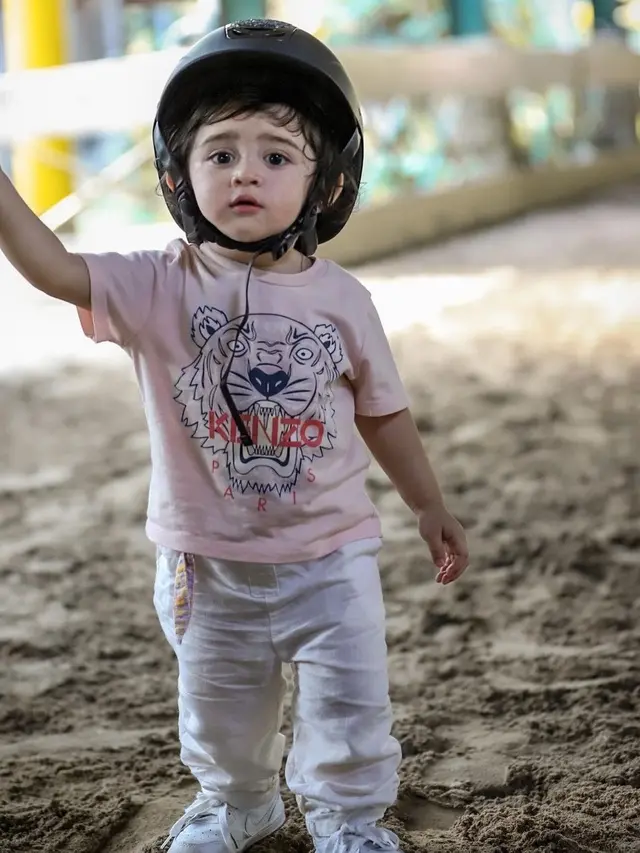 Baby Guzel Anak Ali Syakieb tak takut berkuda