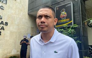 DJ Donny Lapor Polisi Diteror Bangkai Ayam Hingga Bom Molotov. (Liputan6.com/Ady Anugrahadi)