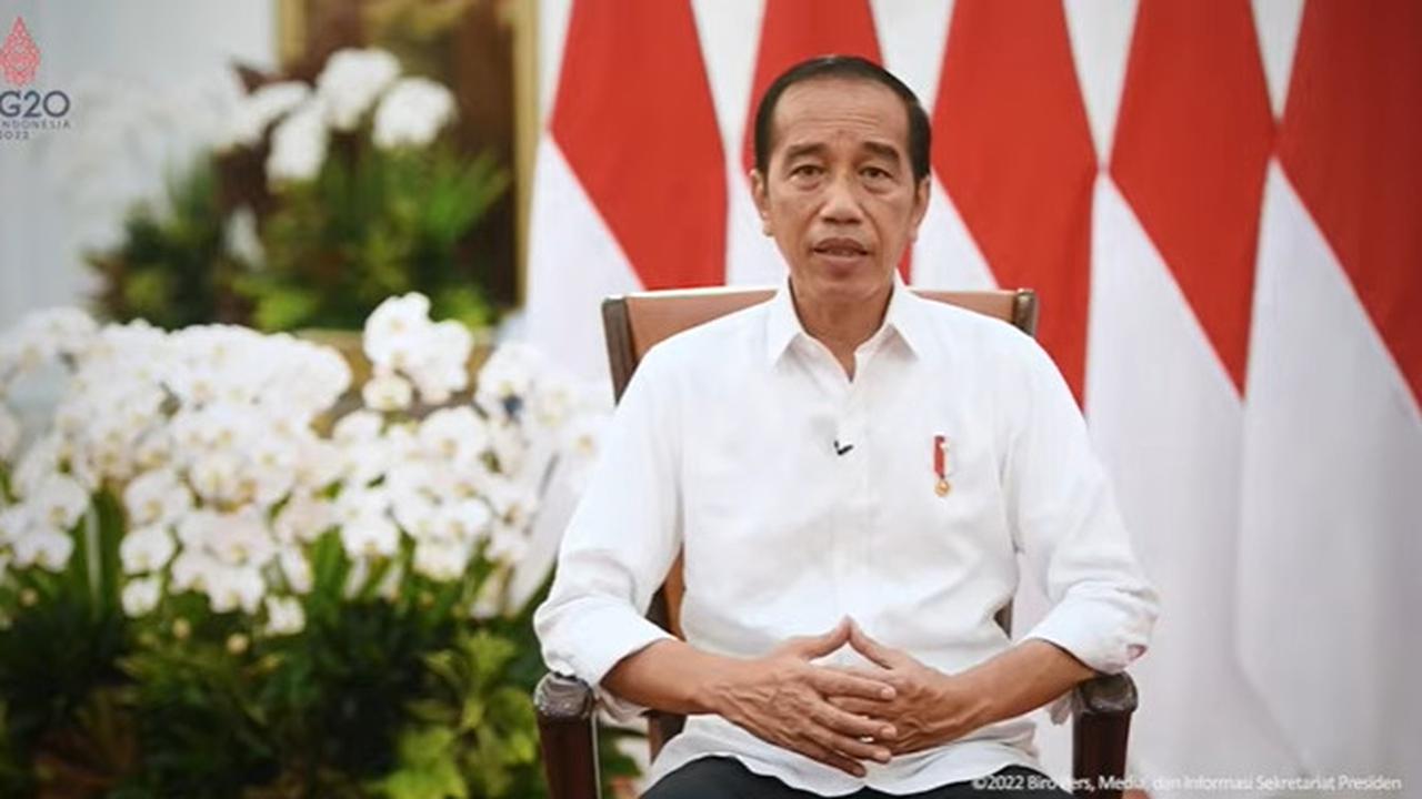 Presiden Joko Widodo (Jokowi) memutuskan membuka pintu ekspor minyak goreng kembali mulai 23 Mei 2022.