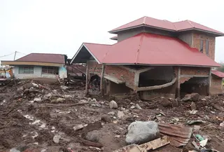 Pantauan di lapangan menunjukkan rumah-rumah warga masih tertutup lumpur, batang kayu, dan bebatuan sisa terjangan galodo. Bencana yang terjadi pada Rabu sore, 26 November 2025, itu menelan korban jiwa. Berdasarkan data BPBD Agam, sebanyak 14 orang meninggal dunia di lokasi ini, sementara tiga korban lainnya hingga kini masih dalam pencarian.