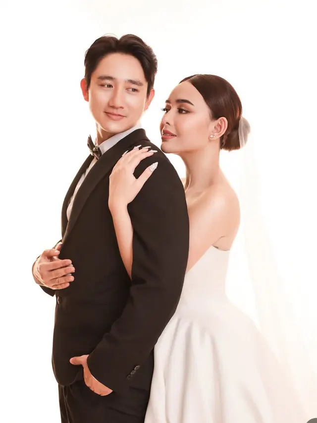 Foto Prewedding Amanda Manopo kenakan gaun putih. [@fdphotography90]