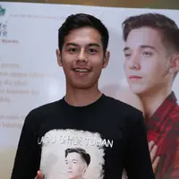 Panji Surya Putra Sahetapy adalah anak dari pasangan artis senior Ray Sahetapy dan Dewi Yull, yang juga bermain di film ‘Sebuah Lagu Untuk Tuhan’. Ia juga memiliki keterbatasan pada pendengaran. (Nurwahyunan/Bintang.com)